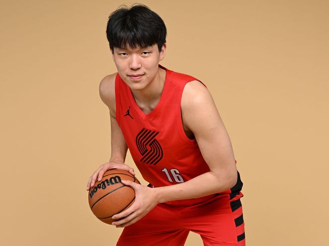 杨瀚森被过度炒作？选秀专家揭秘问题，队内